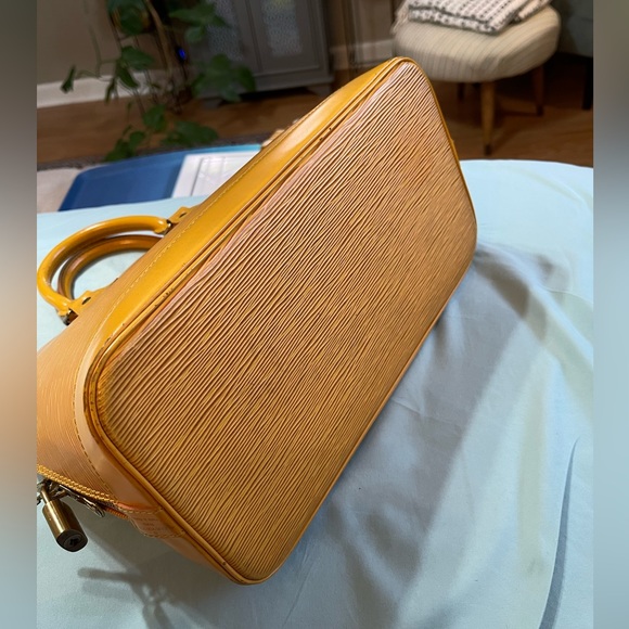 Vuitton Yellow Epi Leather Alma Bag - Picture 10 of 17